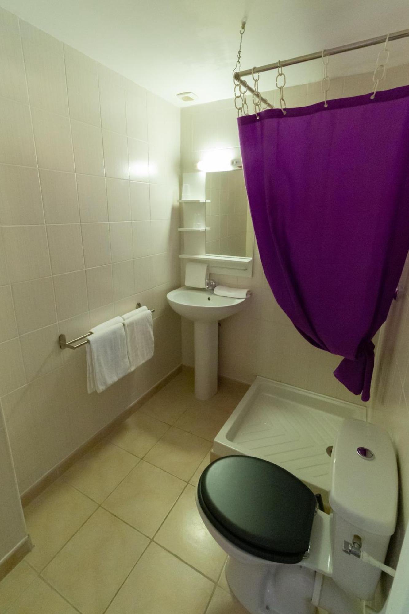 Hotel La Barguelonne Montcuq Bagian luar foto