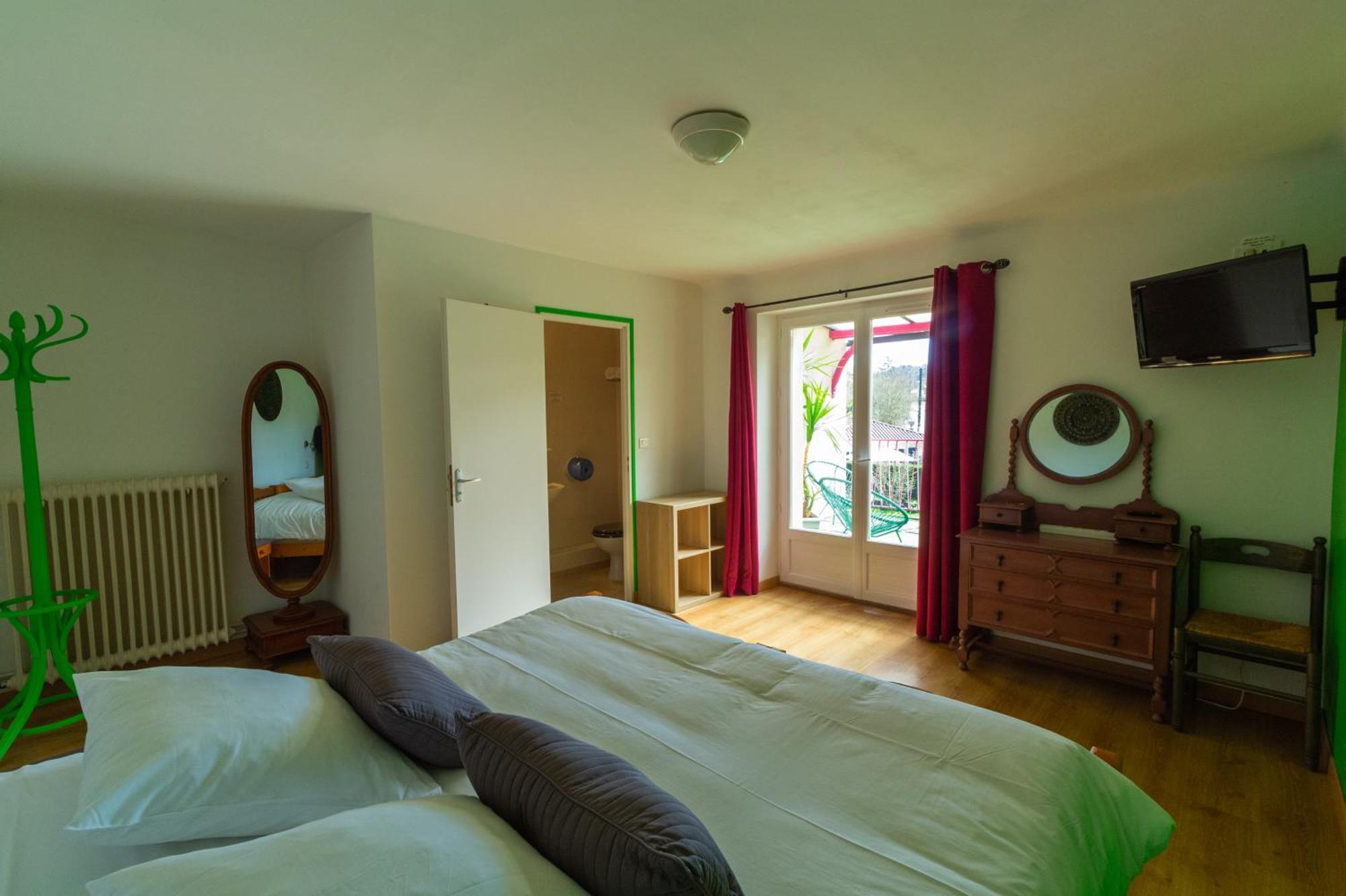 Hotel La Barguelonne Montcuq Bagian luar foto